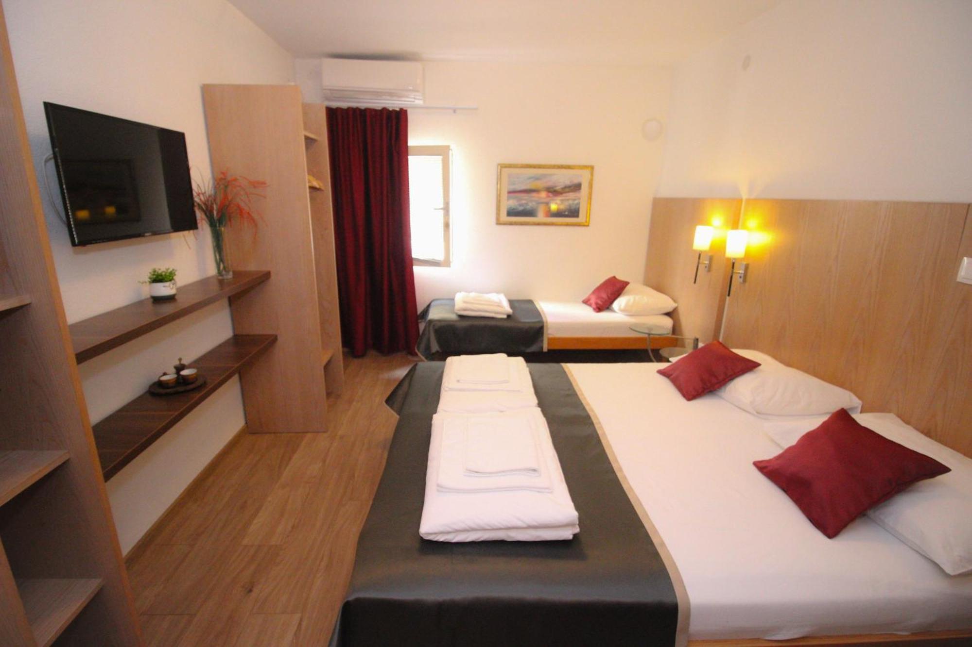 Villa Deny Mostar - With Free Parking Exterior foto