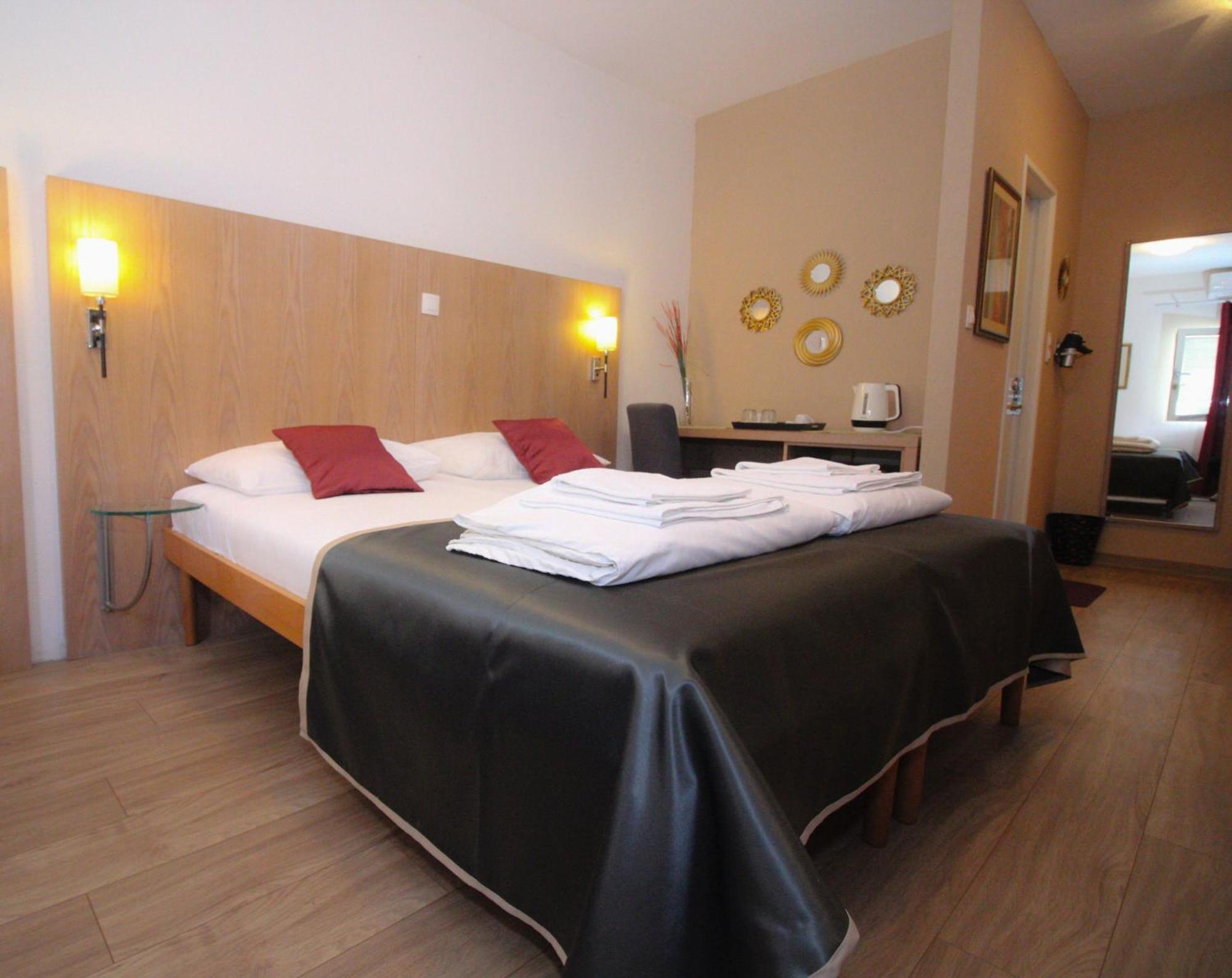 Villa Deny Mostar - With Free Parking Quarto foto